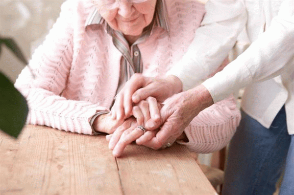 Внимательное отношение к пожилым людям